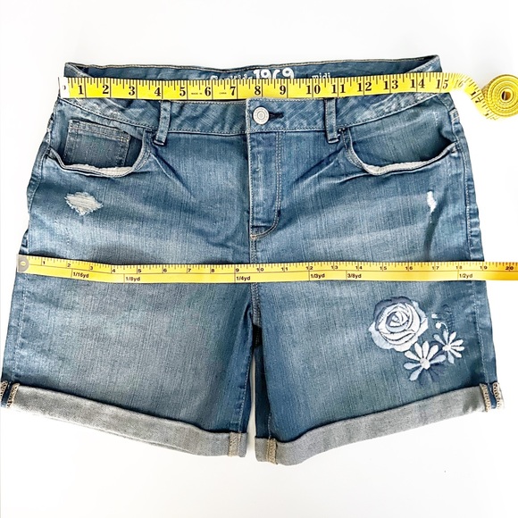 GAP Girls Plus Size Distressed Jean Shorts Size 16 Plus - Picture 3 of 7